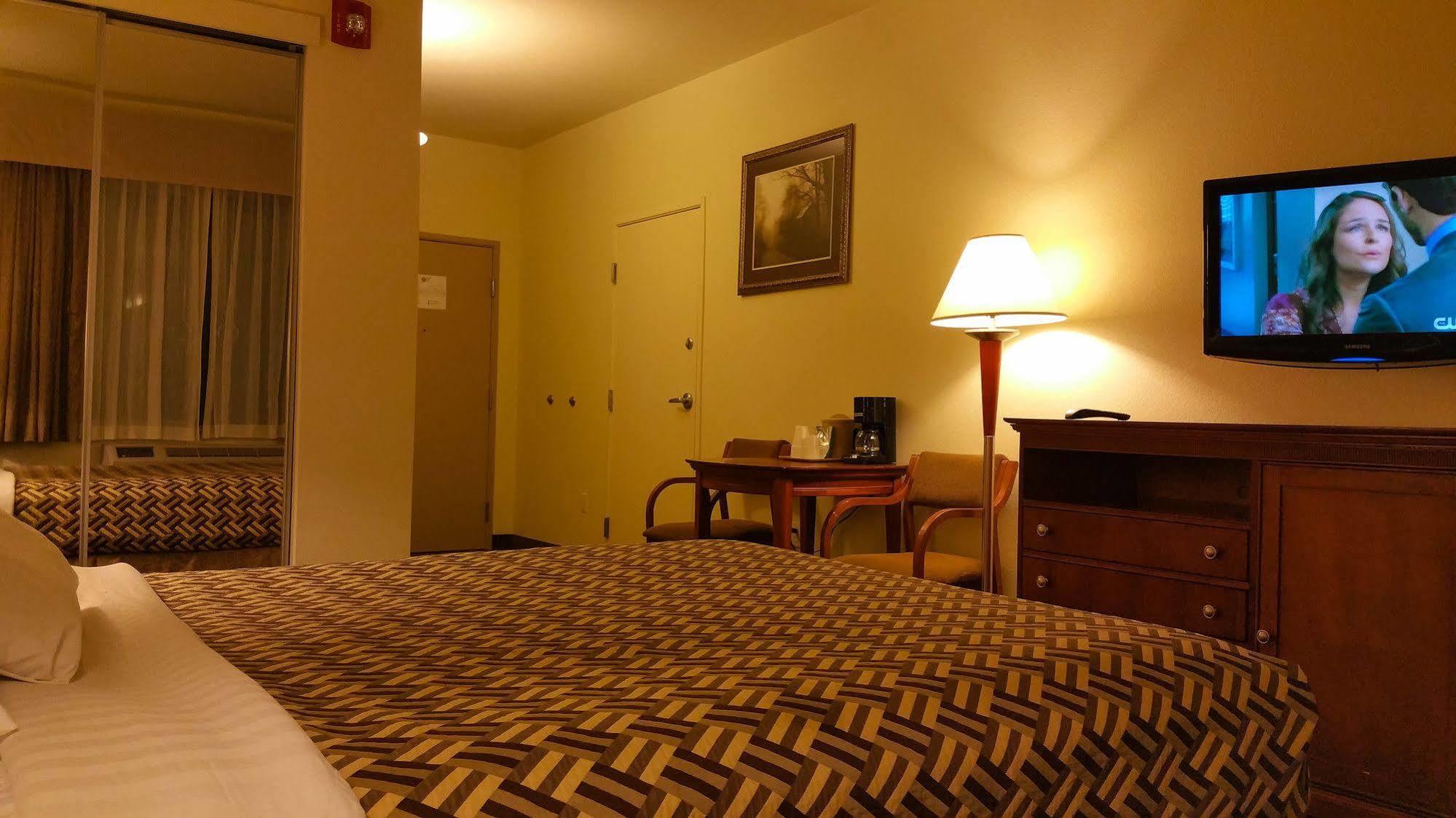 פיירפליי A Riverside Inn Travelodge By Wyndham מראה חיצוני תמונה