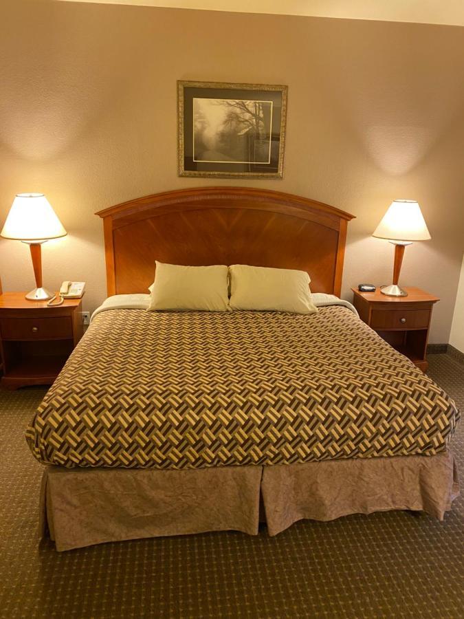 פיירפליי A Riverside Inn Travelodge By Wyndham מראה חיצוני תמונה